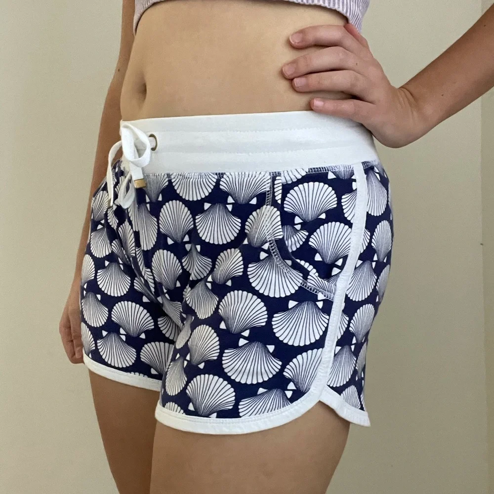 Macbeth Collection Shell Pattern Shorts - Picture 2 of 9